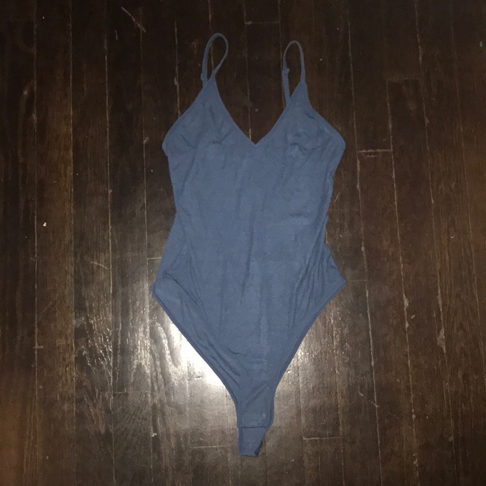 2 Bodysuits
